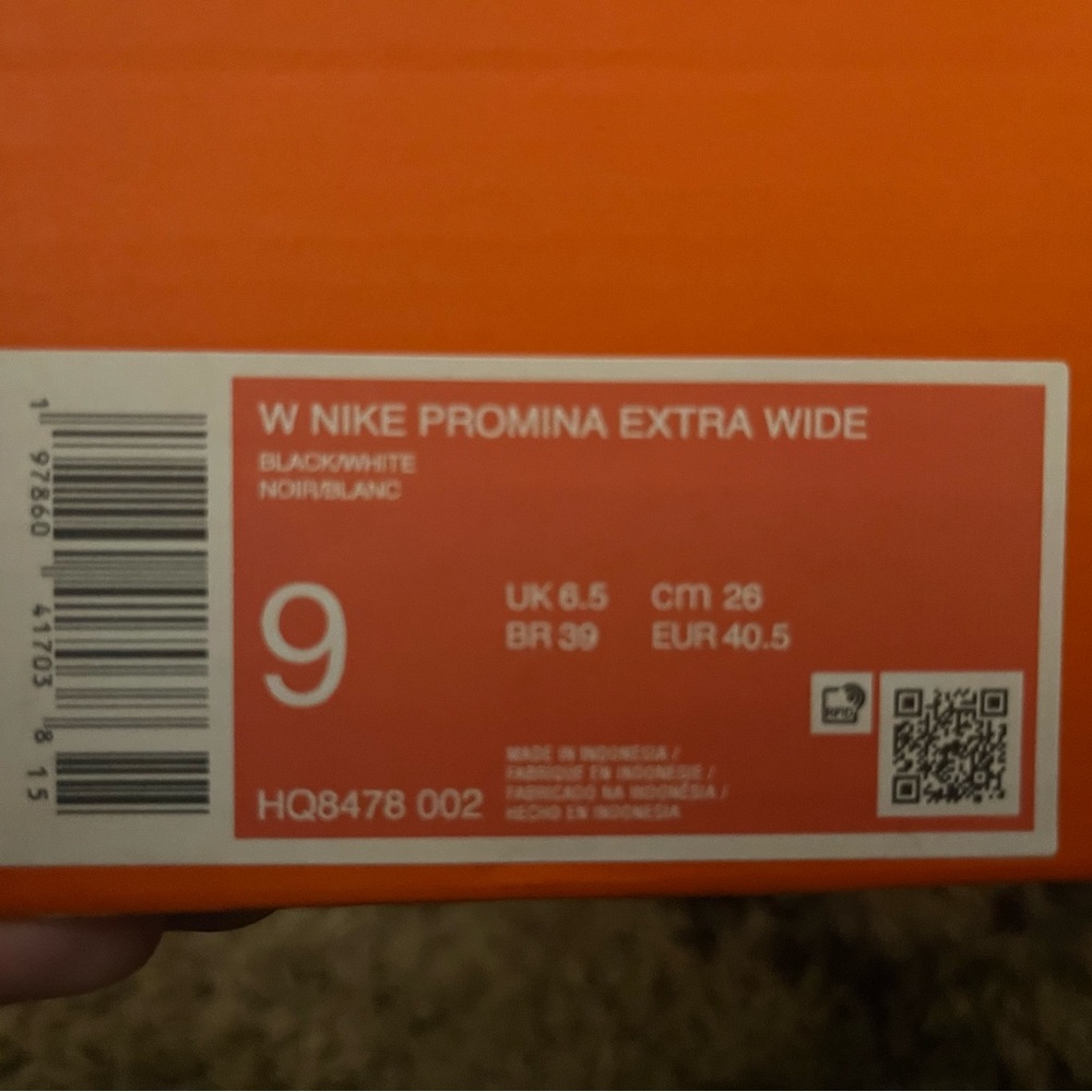 Nike Promina -Womens-extra wide. Dual-Tone Black and White Running Shoes - Picture 7 of 7